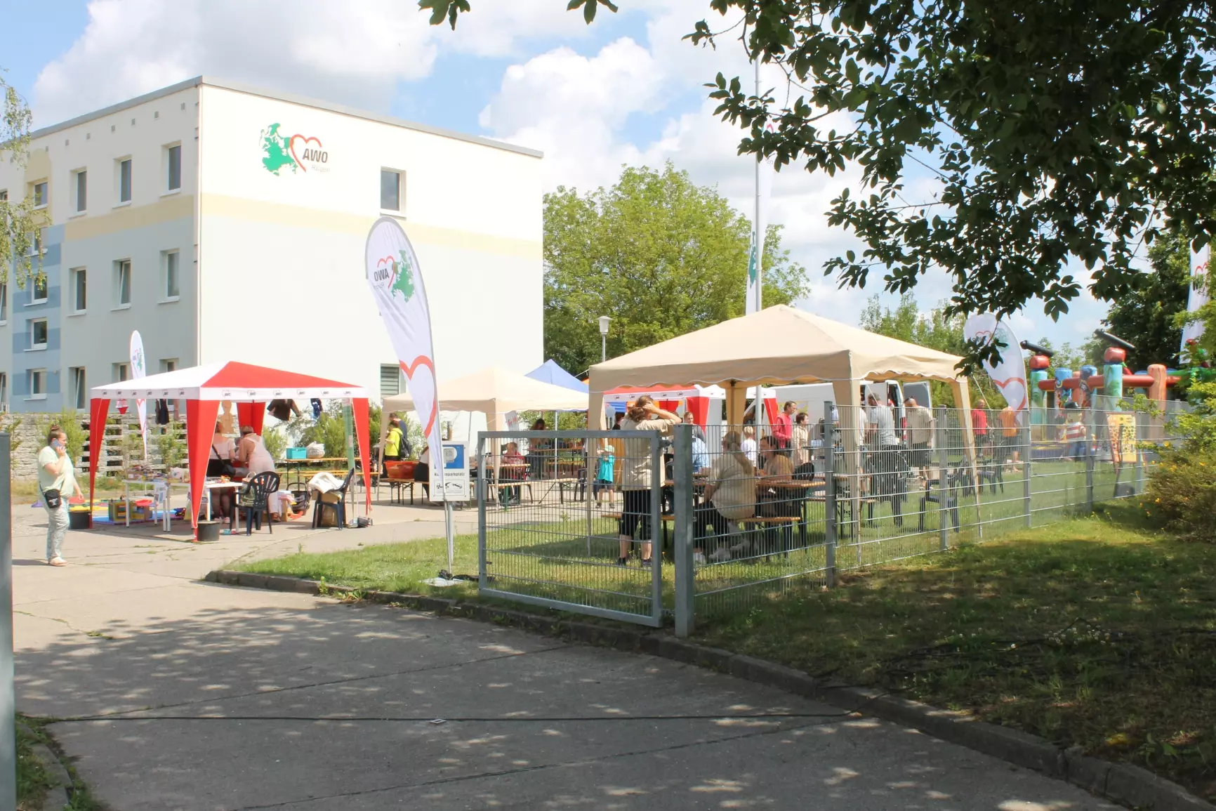 Das Sommerfest fand direkt auf dem Hofgelände unseres Hauptgebäudes statt.