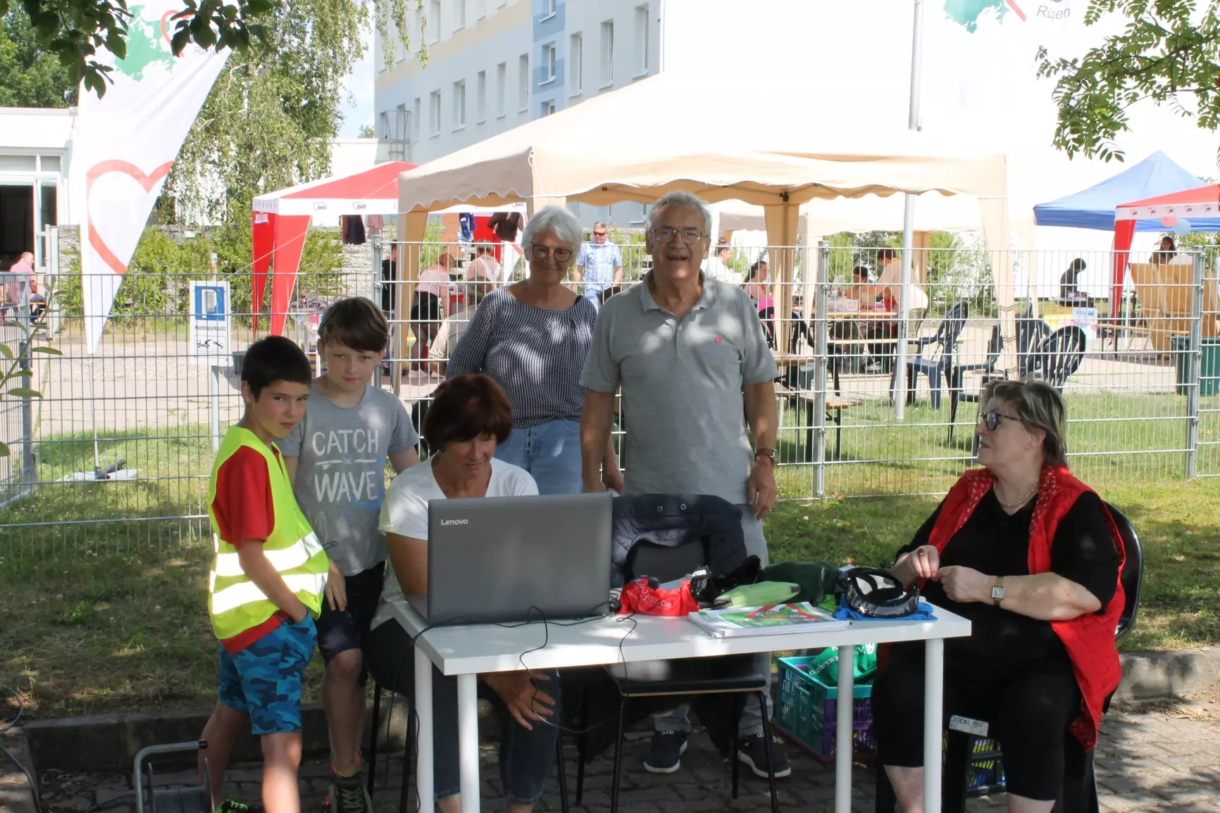 Der Verkehrwacht-Stand mit dem Fahrsimulator.